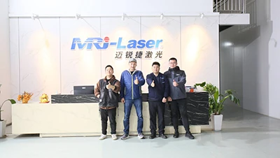 Az AFC Services képviselője, Wierzbicki úr meglátogatta az MRJ-Laser-t